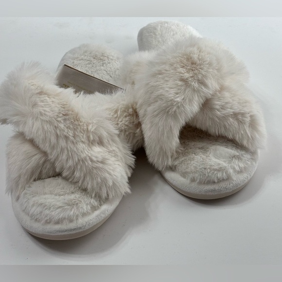 Fuzzy Cross Band Slippers by Parlovable ๐ - Picture 2 of 11